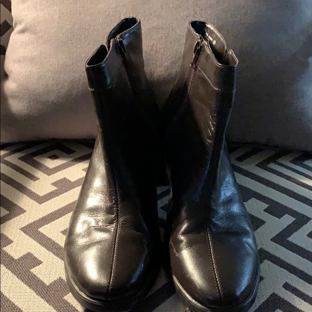 Short Boot, Slightly Rounded Toe - image 2